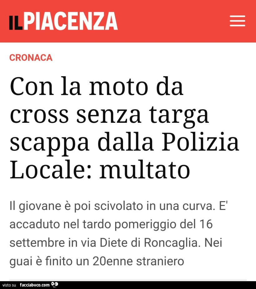 Con la moto da cross senza targa scappa dalla polizia locale: multato