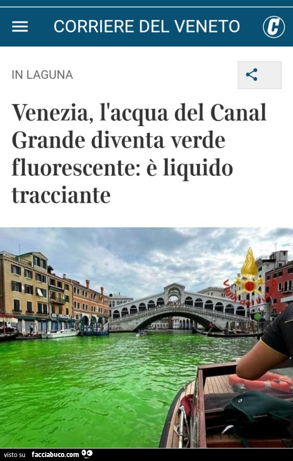 Venezia l'acqua del Canal grande diventa fluorescente è liquido tracciante