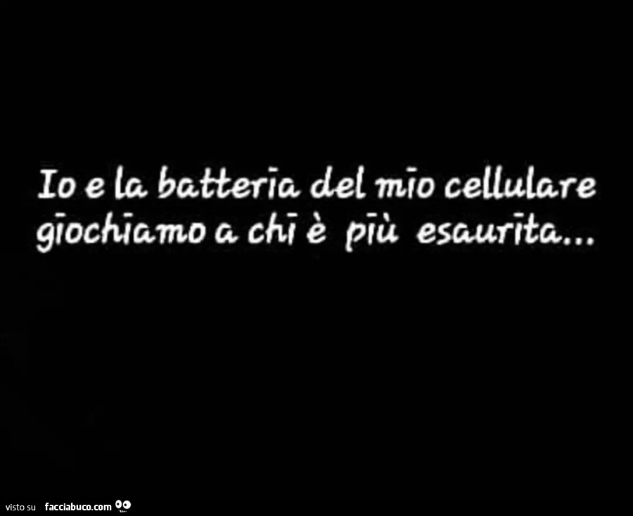 Io e la batteria del mio cellulare giochiamo a chi è più esaurita