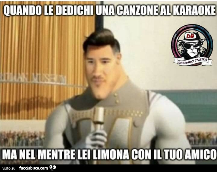 Quando le dedichi una canzone al Karaoke ma nel mentre