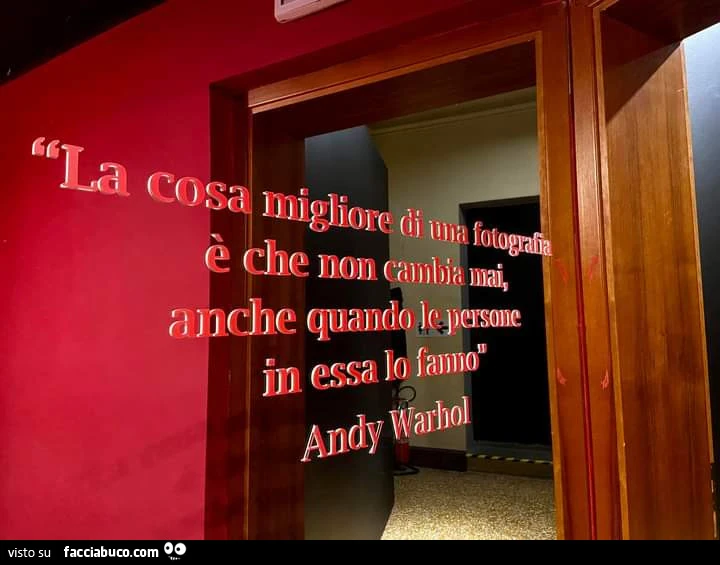 La cosa migliore di una fotografia รจ che non cambia mai, anche quando le persone in essa lo fanno. Andy Warhol