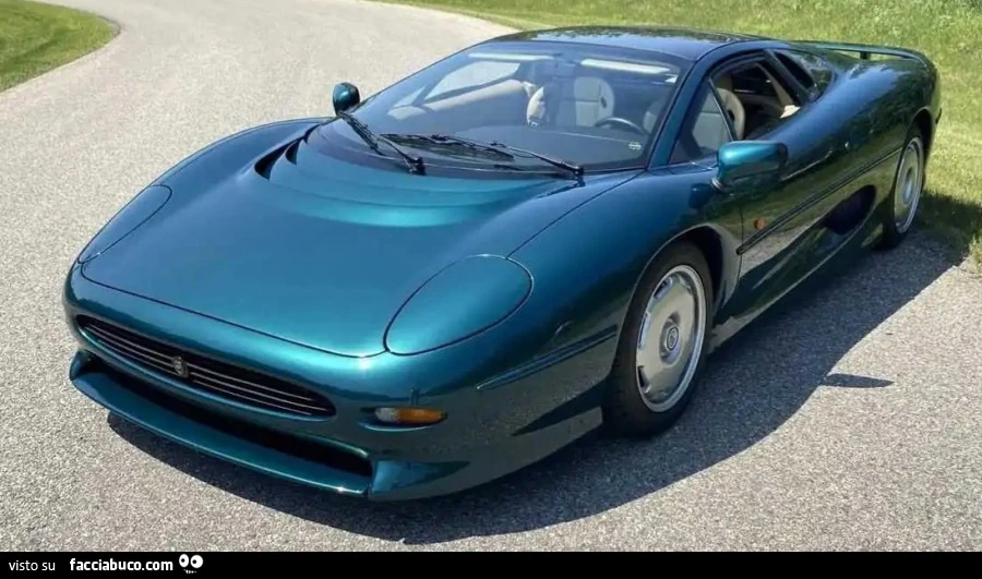 Hypercar Anni 90 Jaguar XJ220