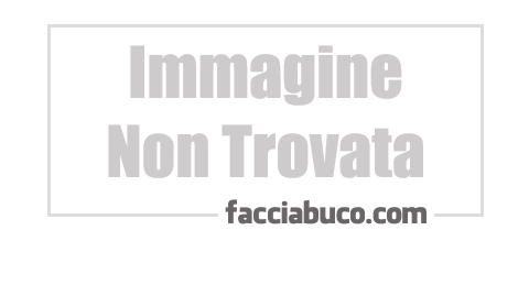 Moralisti di tutto il mondo unitevi. E poi, tutti insieme, andatevene affanculo