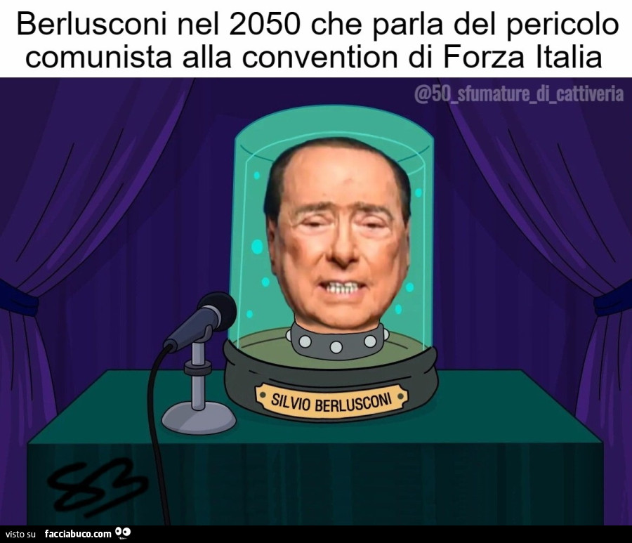 Berlusconi nel 2050 che parla del pericolo comunista alla convention di Forza Italia