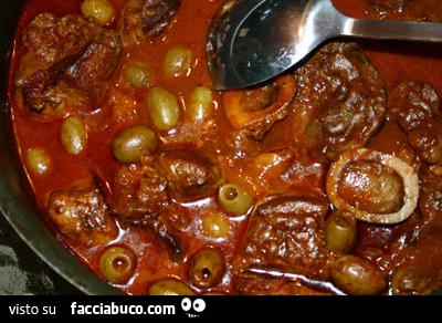 Sugo spezzatino e olive